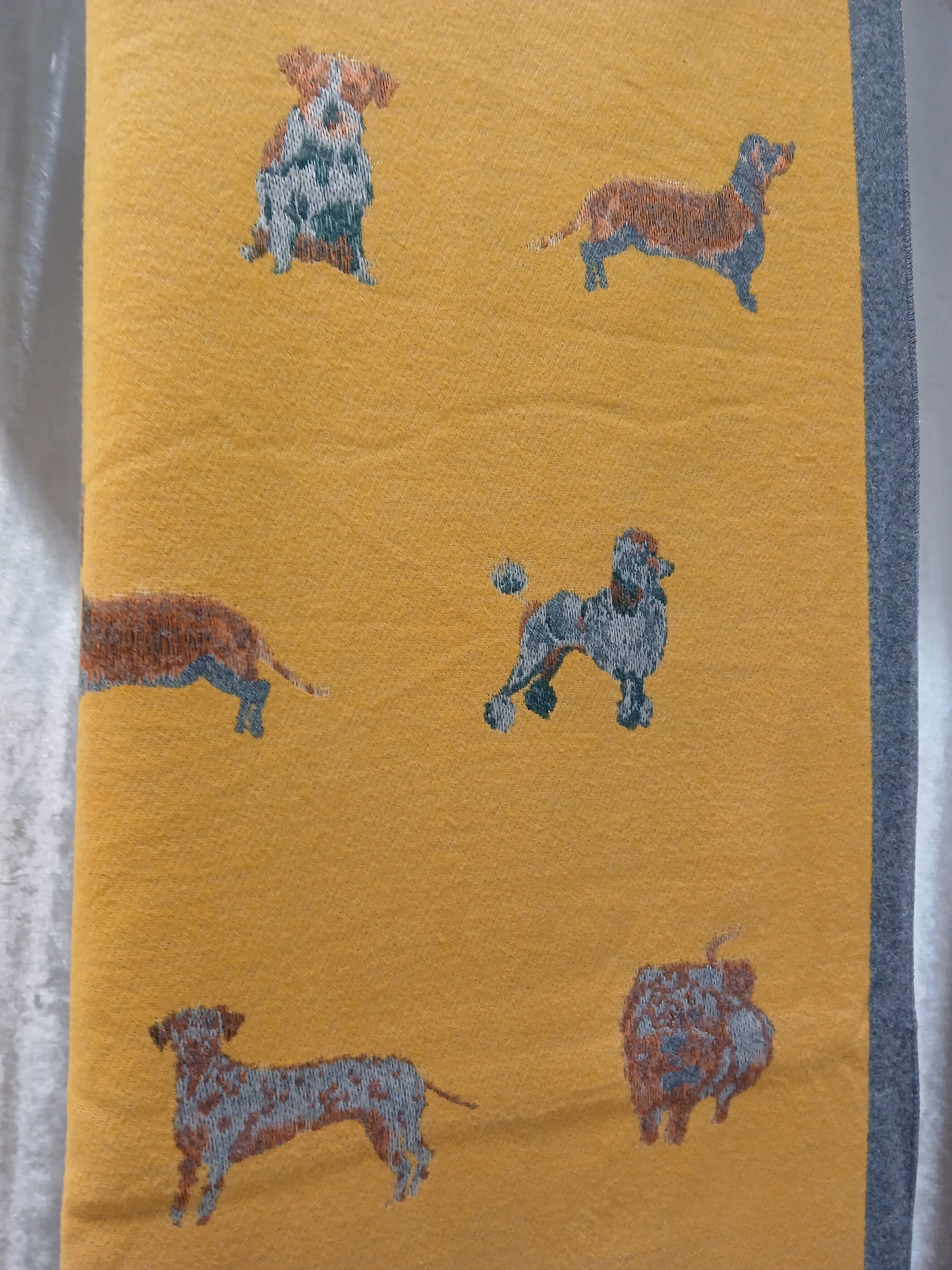 Dogs motif winter scarves