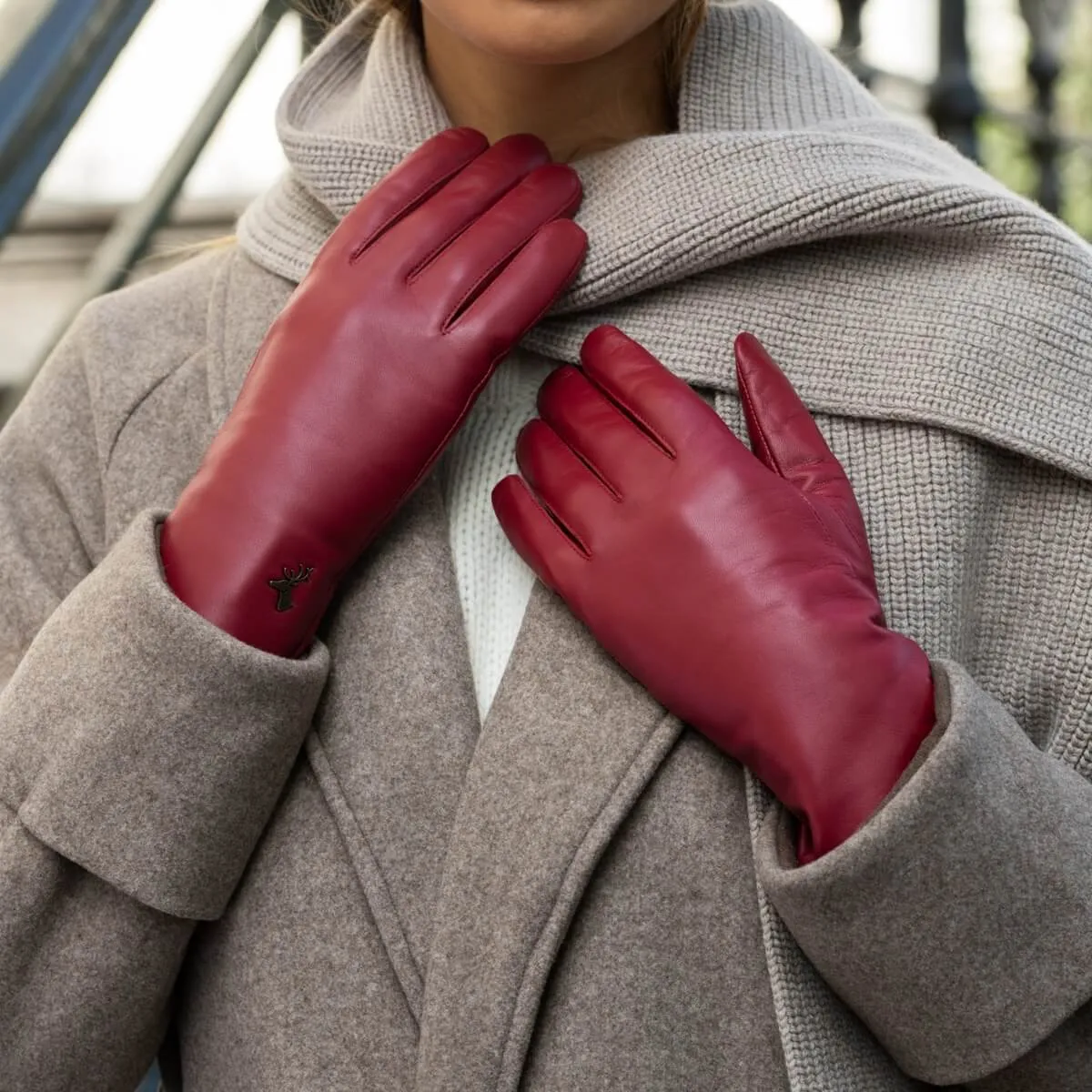 Ivy (red) – sheepskin leather gloves with wool/cashmere lining & touchscreen feature