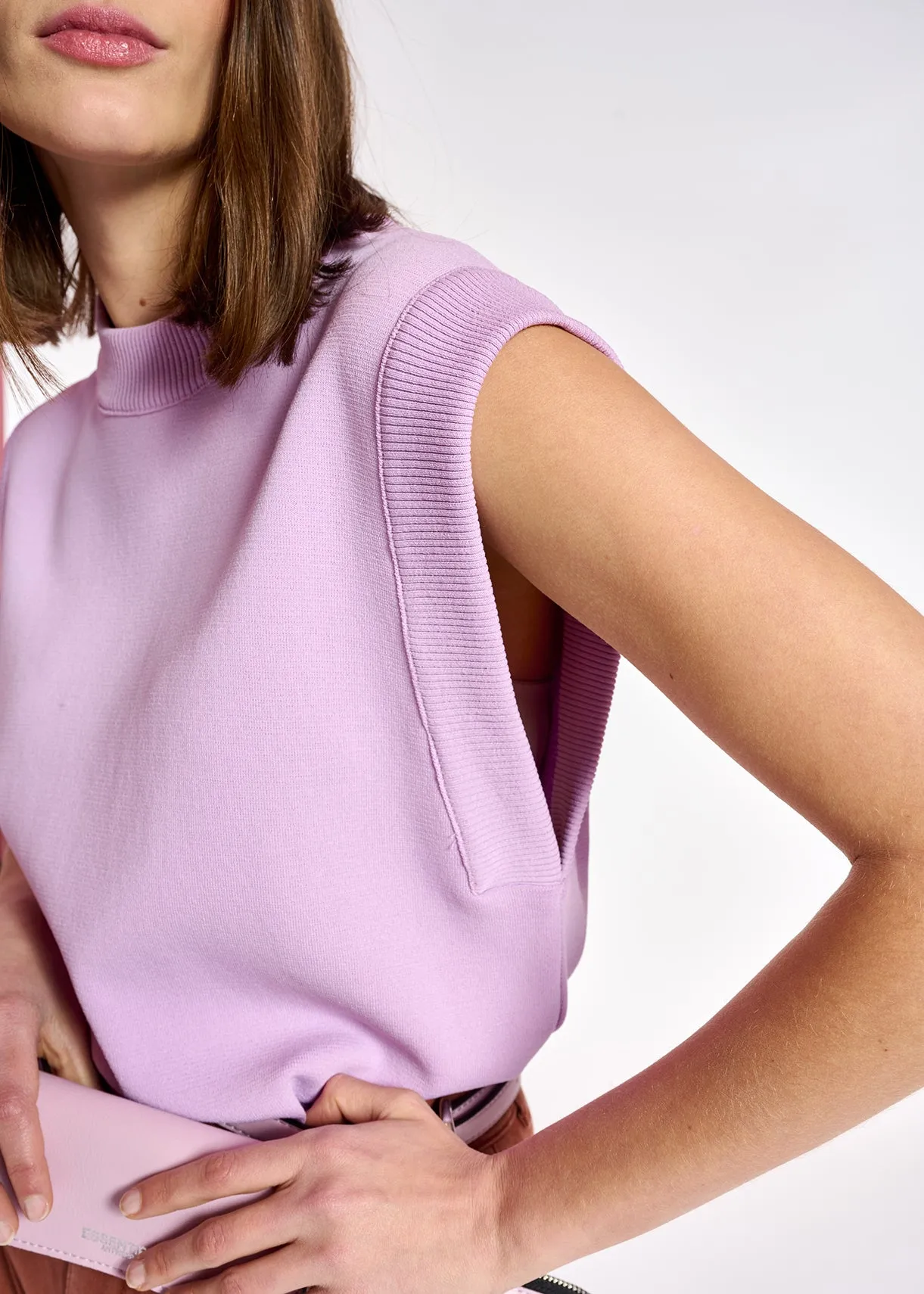 Lilac sleeveless knitted top