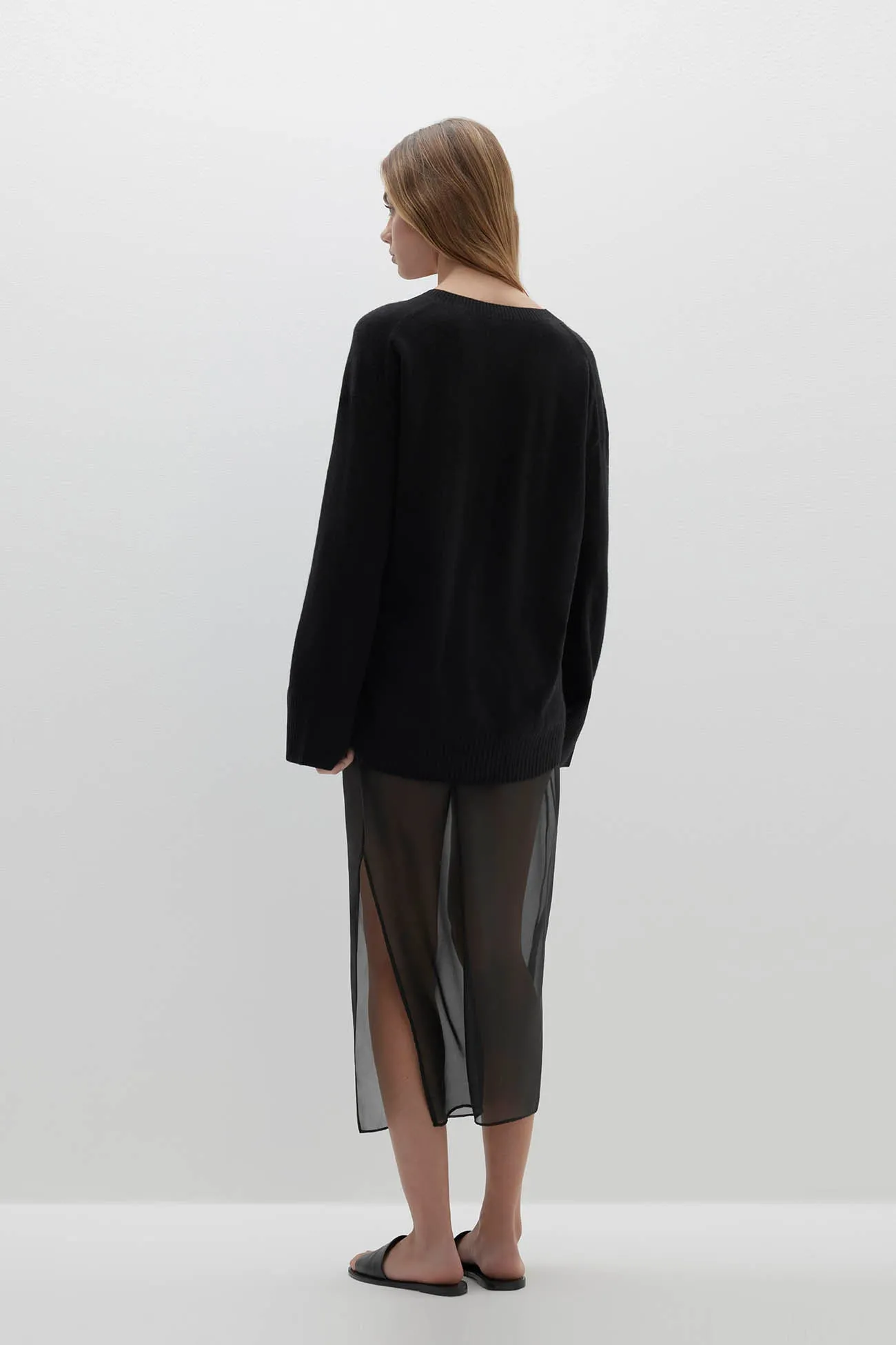 VIOLA V-NECK CASHMERE SWEATER